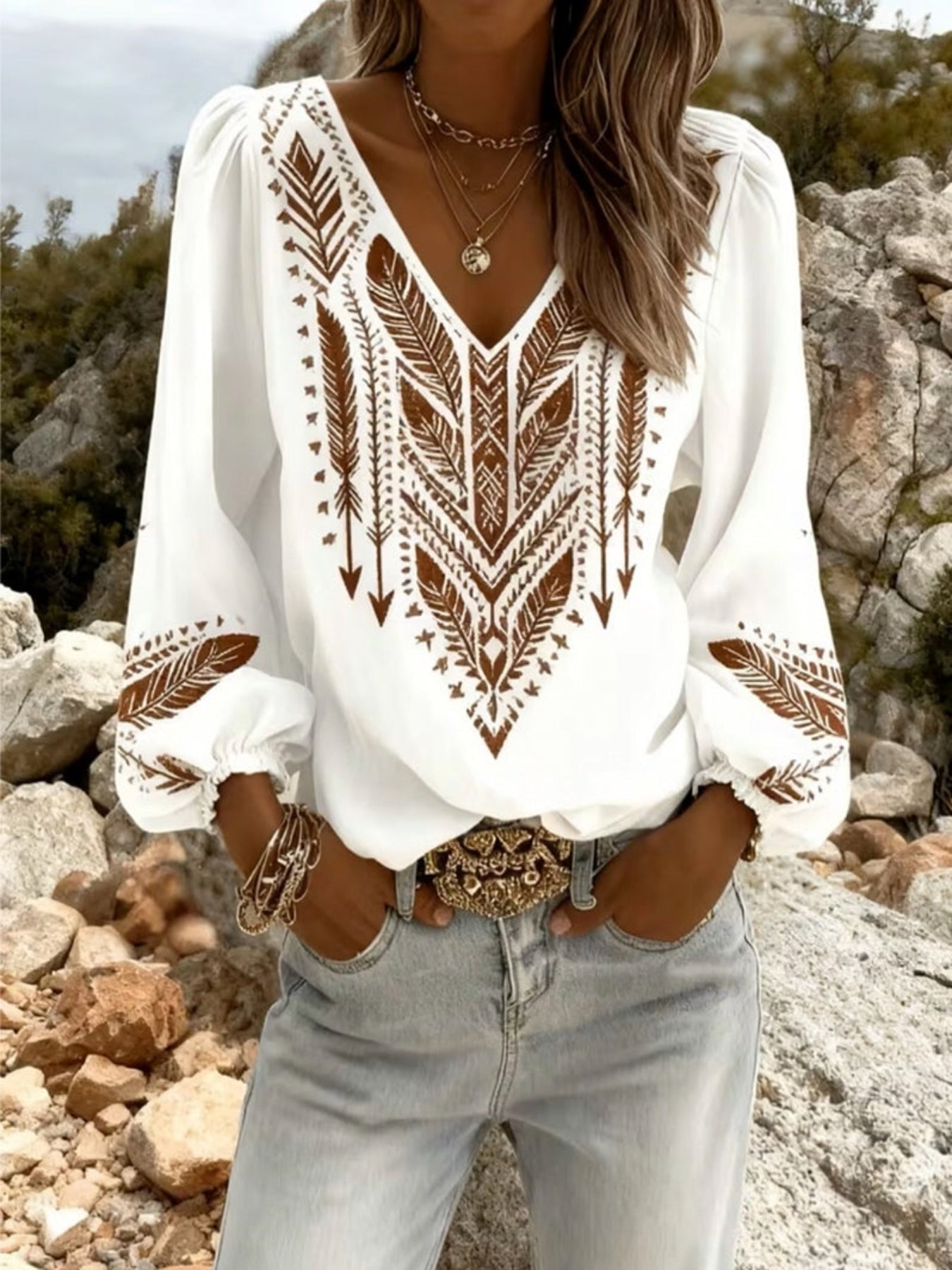 Blusa bohemía para mujer con escote en V y estampado étnico — estilo boho chic