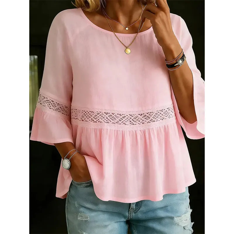 Blusa para mujer con delicado encaje y corte peplum de caída fluida