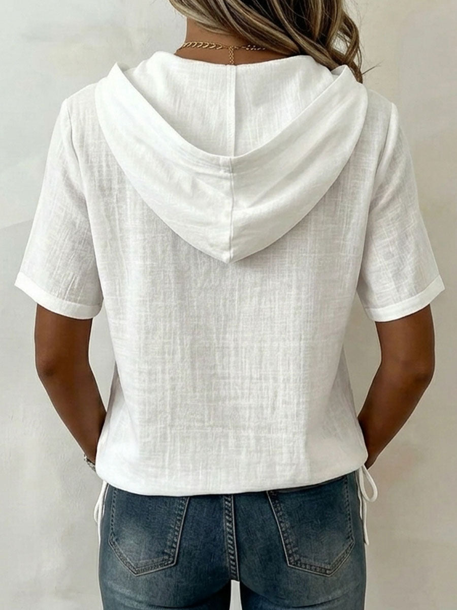 Top de mujer con capucha y botones, de manga corta — casual y cómodo para el verano