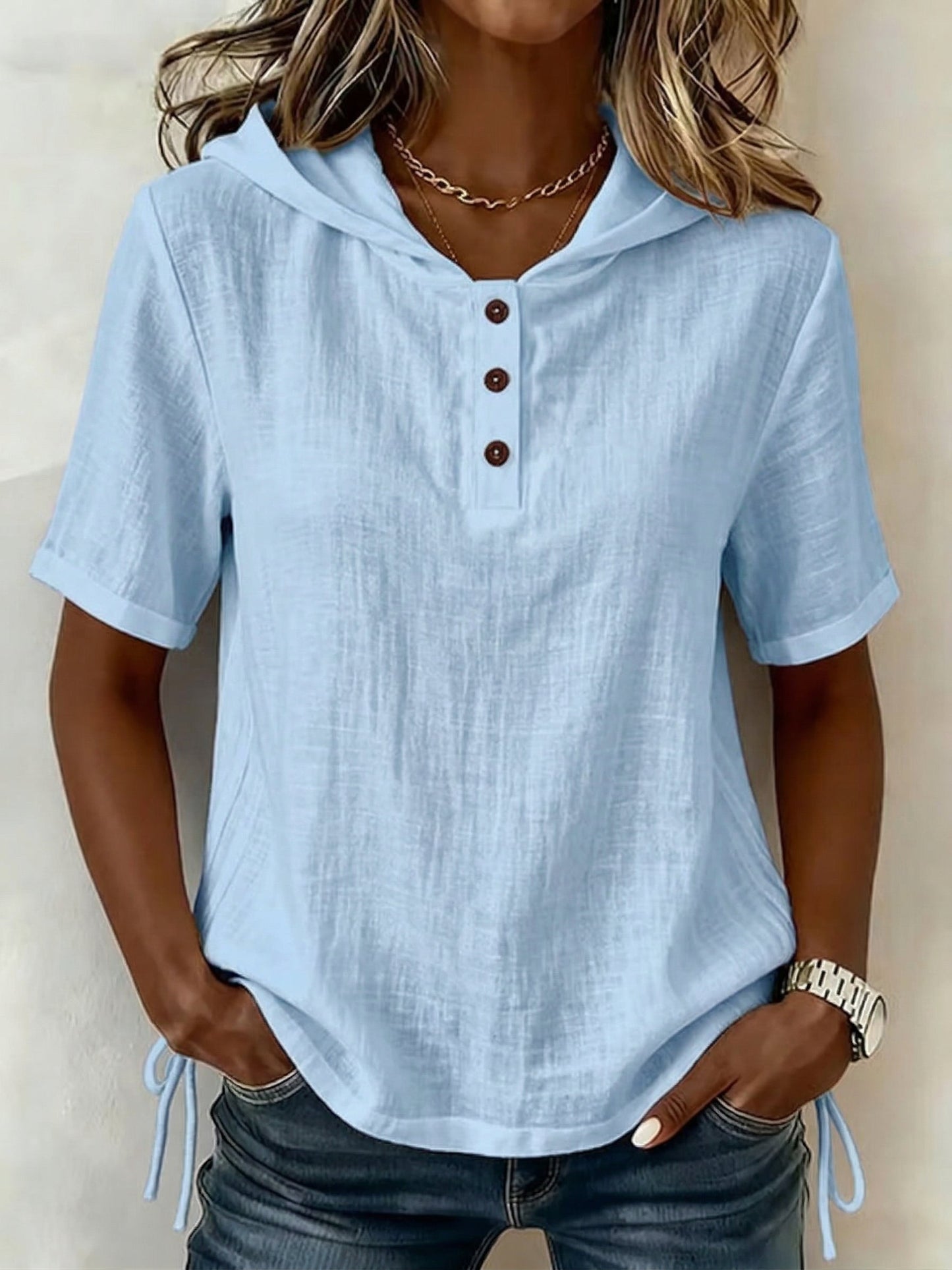 Top de mujer con capucha y botones, de manga corta — casual y cómodo para el verano