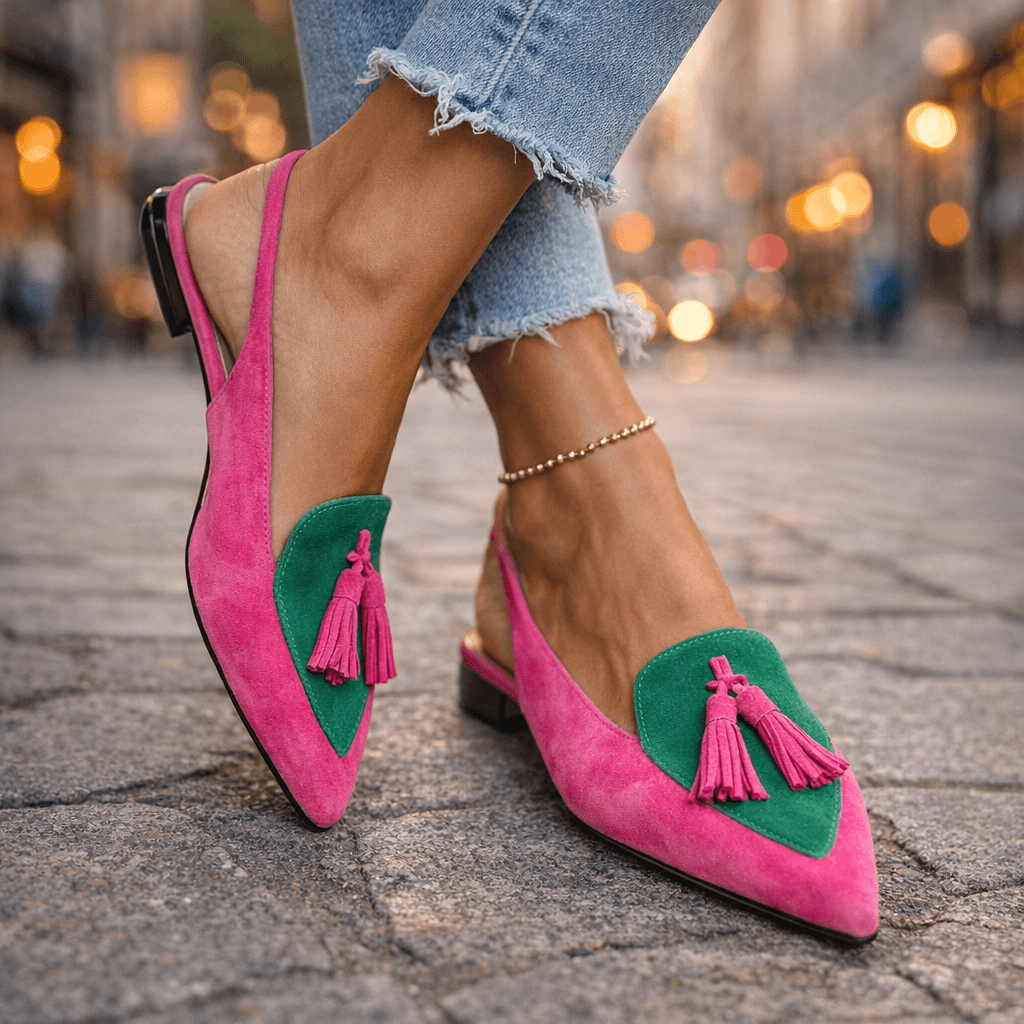 Mules bicolores para mujer: elegantes con pompones modernos