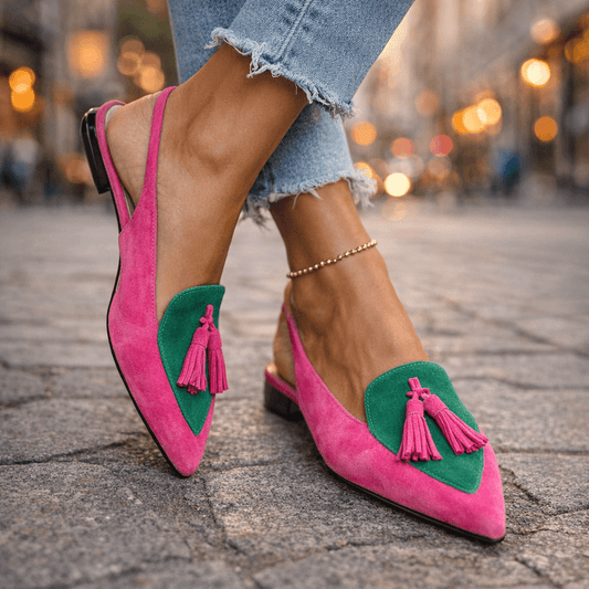 Mules bicolores para mujer: elegantes con pompones modernos