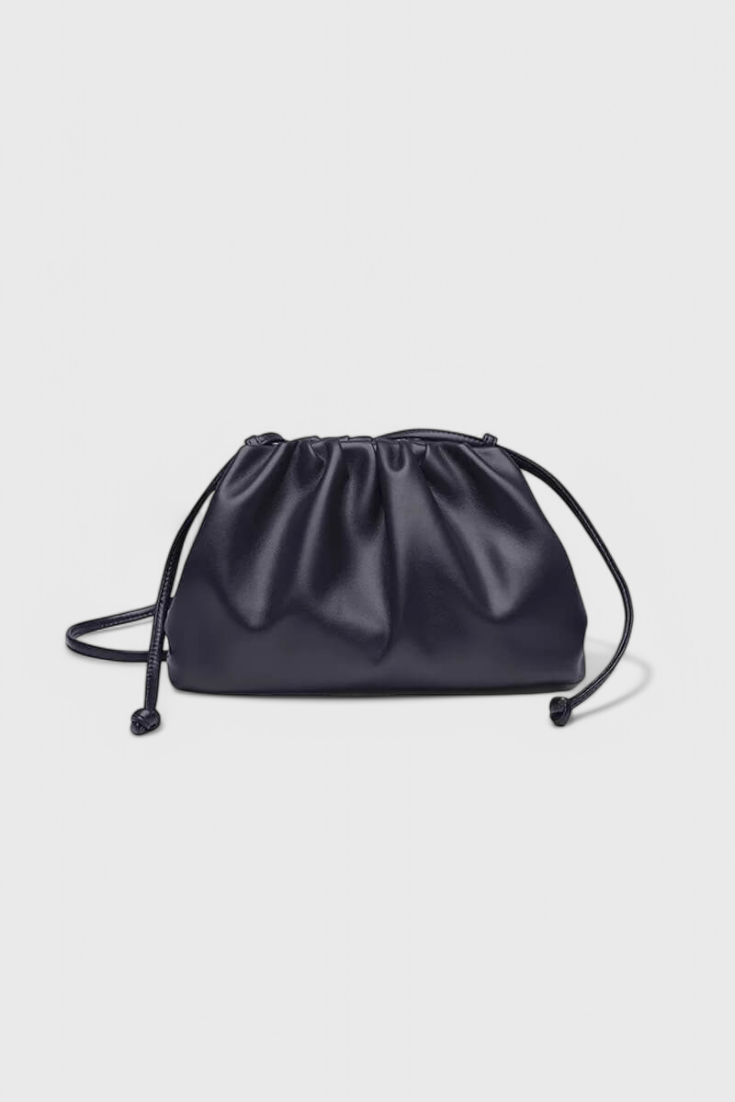 Bolso cruzado para mujer en burdeos, elegante y compacto, tipo pouch de cuero vegano