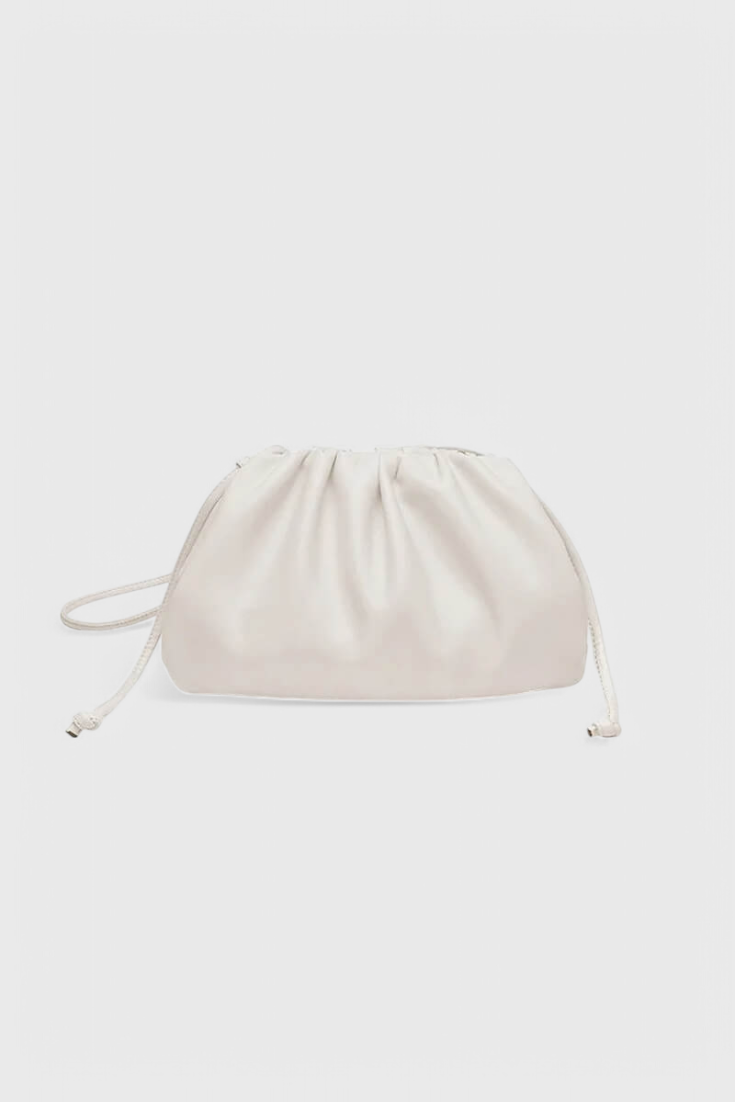 Bolso cruzado para mujer en burdeos, elegante y compacto, tipo pouch de cuero vegano