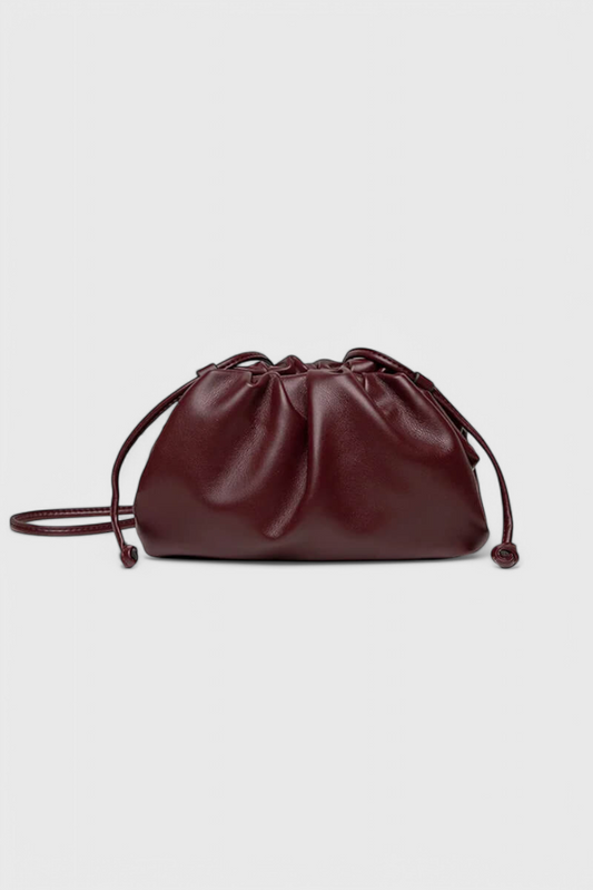 Bolso cruzado para mujer en burdeos, elegante y compacto, tipo pouch de cuero vegano