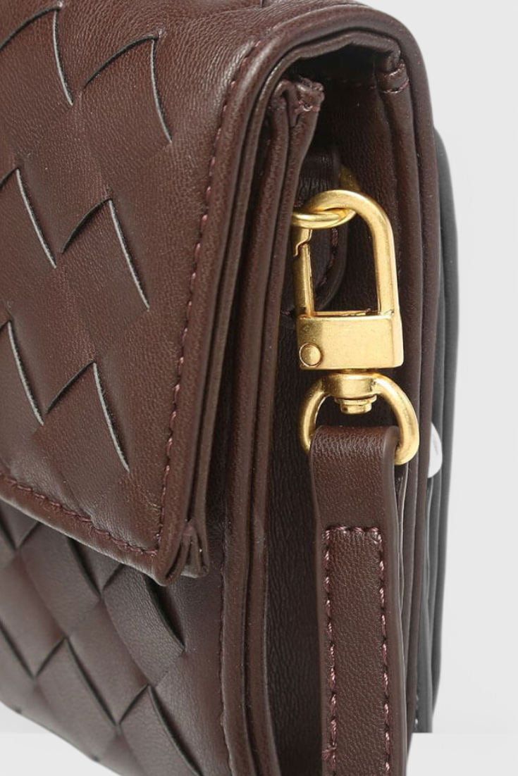 Clutch verde elegante para mujer — bolso baguette de cuero vegano con correa