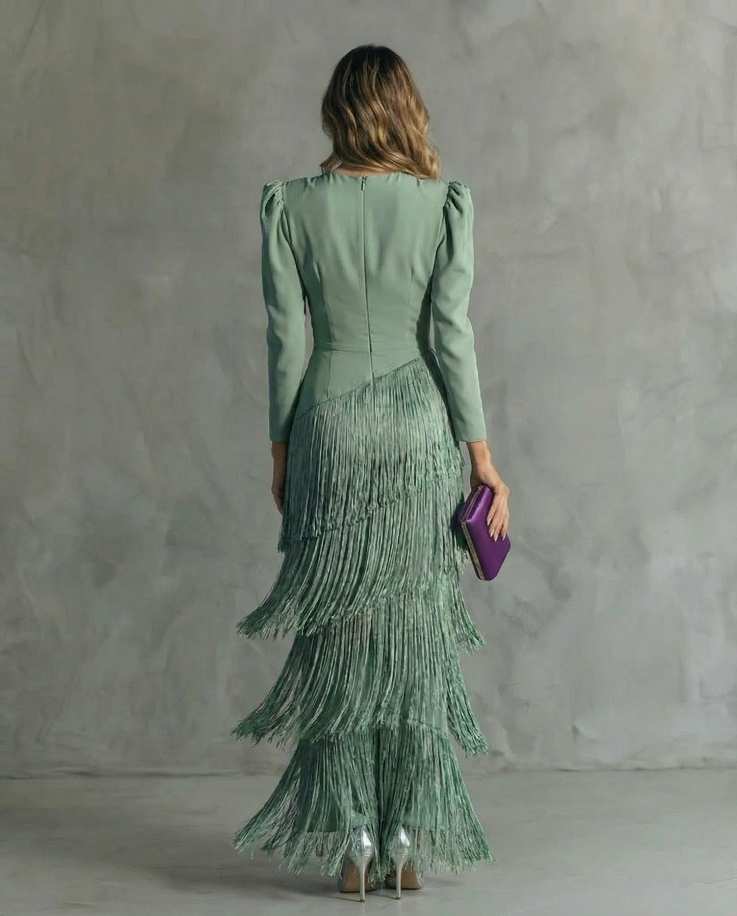 Diosa · Vestido elegante con mangas de flecos