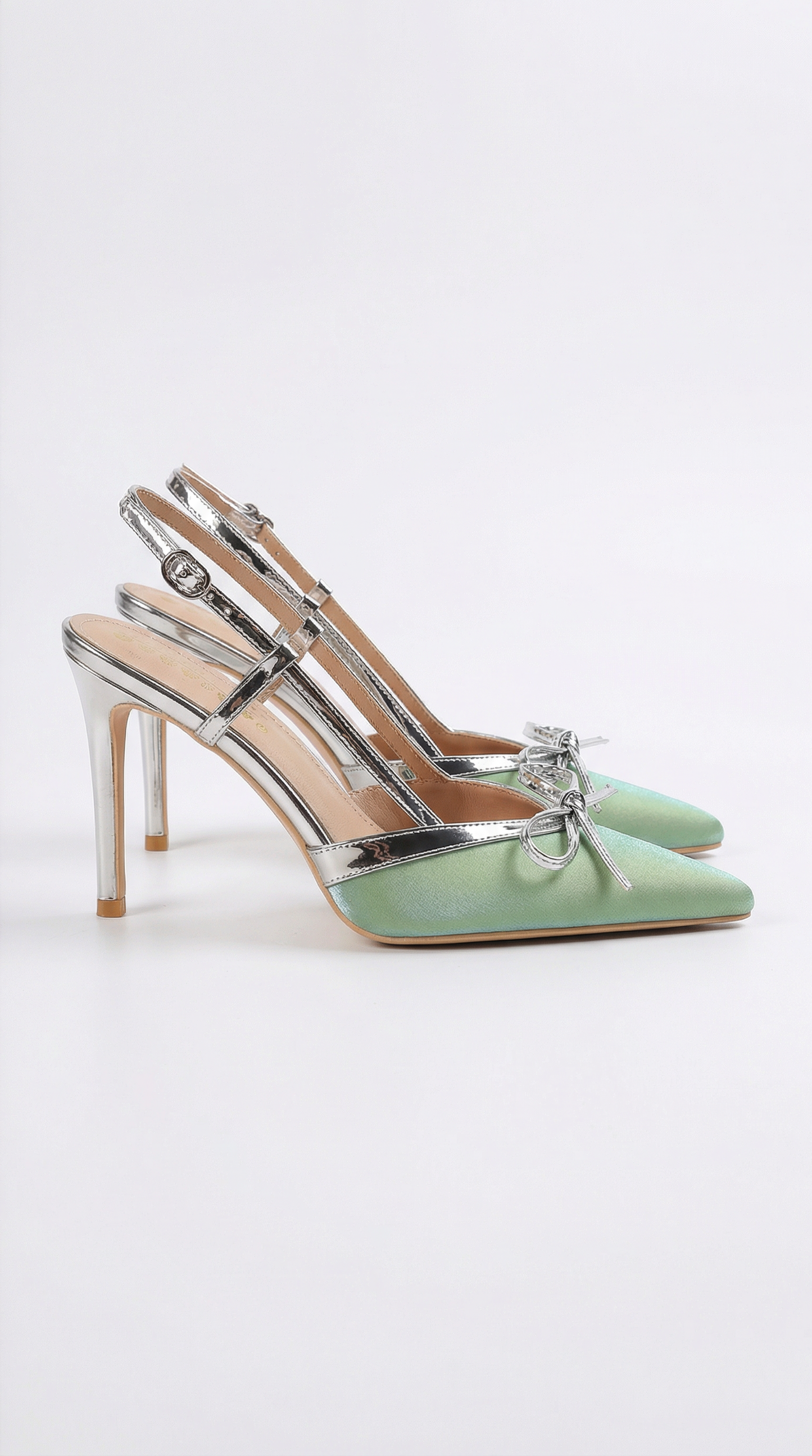 Zapatos de salón Rebecca en satén con lazo elegante